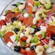 So much to love about this easy Pizza Pasta Salad loaded with pepperoni, olives, bell peppers, tomatoes, onion cheese and pepperocini | tastesbetterfromscratch.com